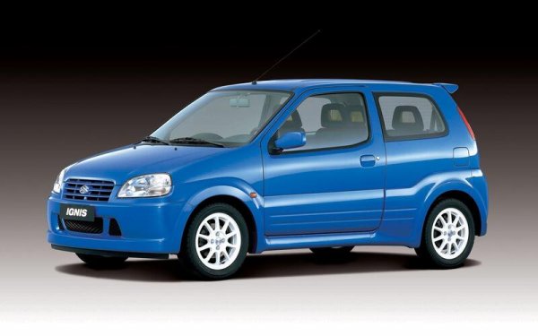 Suzuki Ignis изглежда малко вероятна основа за горещ хеч-бек.Още по-малко като кола от Световния рали шампионат с Ignis. За да се класира за своя клас, Suzuki трябваше да изгради шосейни модели, така че Ignis Sport пристигна през 2003 г. със 107 к.с. или 114 к.с. за версията за японския вътрешен пазар.

Този вид мощност означаваше, че ускорението от 0 до 100 км в час за 8,9 секунди, а максималната скорост беше 185 км в час. Не е нещо разтуптяващо сърцето, но квадратната каросерия на Ignis Sport е снижена с около 50 мм на окачването, за да помогне с управлението. 